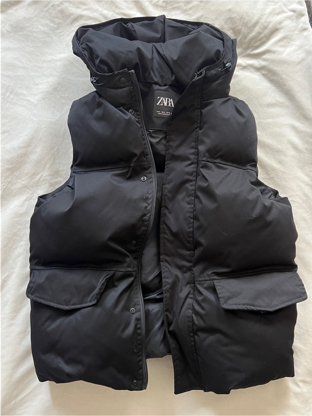 Zara Men's Black Puffer Vest with Hood